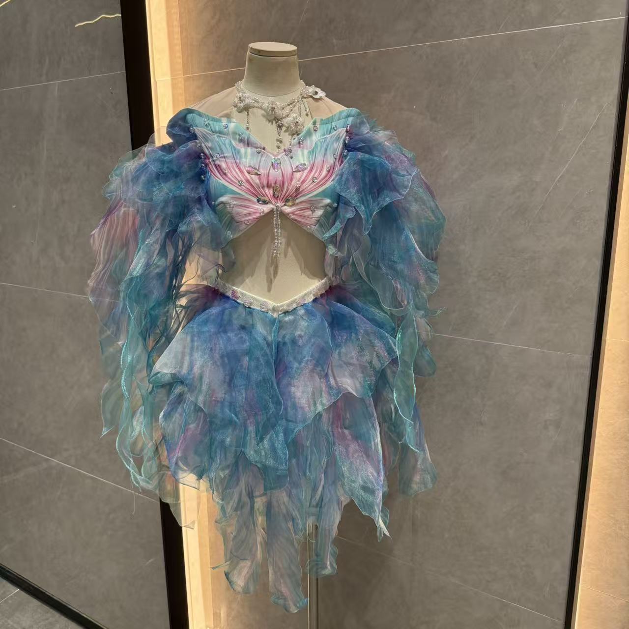 Mermaid Water Dance Skirt Prin - Aquarium & Marine Museum Universiti Malaysia Sabah Kota Kinabalu Sabah Reviews 评论和价格